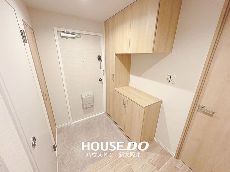 ■大容量で使い勝手のよさそうなコの字型のシューズボックスです!
■ロータイプのシューズボックスは飾り棚としてもお使いいただけます♪