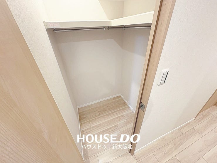 ■廊下にあるファミリークローゼットには季節のものも家具や家電などを収納しておくのに便利ですね!