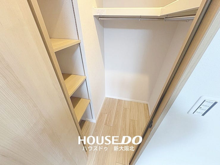 ■6.1帖洋室にあるウォークインクロゼットです!
■オールシーズンの衣服が一か所に収納できるため、衣替えの必要がありません!