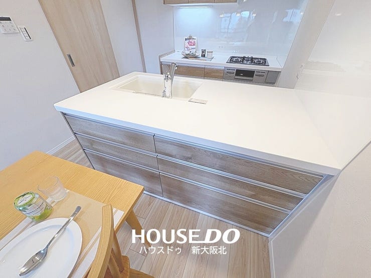 ■引き出しタイプの全面収納付き!
■カラトリーなどのキッチン用品や、リビングで使う細かなものを収納するのに便利です!