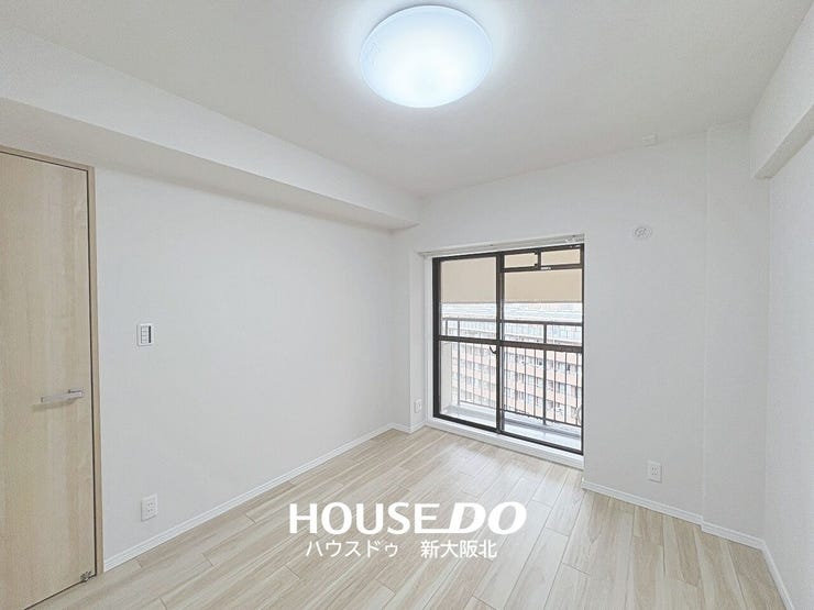 ■6.1帖洋室
■この洋室は6帖あるので、寝室としてもオススメです!
■ダブルベッドを置いても十分な広さがあります!