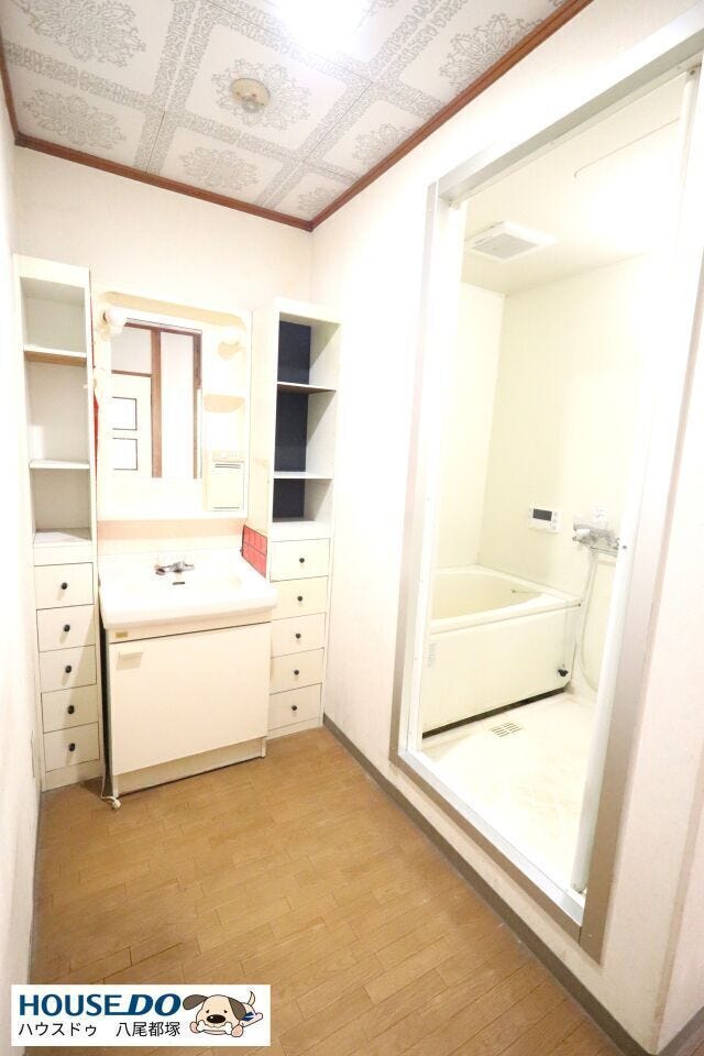 洗面台には収納がたくさん♪