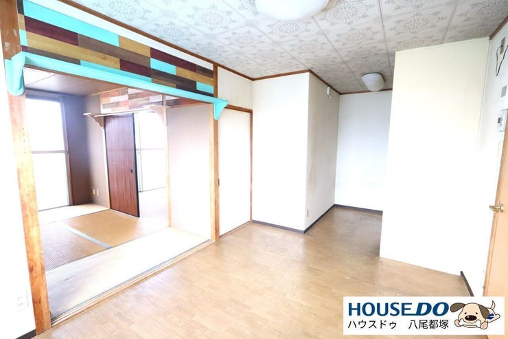 右の奥側にはキッチンがございます♪