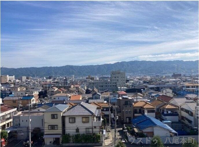 【外観】
落ち着いた街並みに調和する、7階建てのしっかりとした外観。最上階ならではの存在感があり、管理状態の良さが伝わる安心感のあるマンションです。