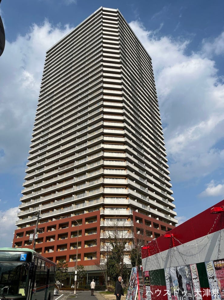 【外観】
駅前タワーマンション!モダンでスタイリッシュな外観