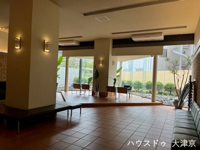 レトロモダンなデザインと広々とした空間でゆったりと過ごせます。