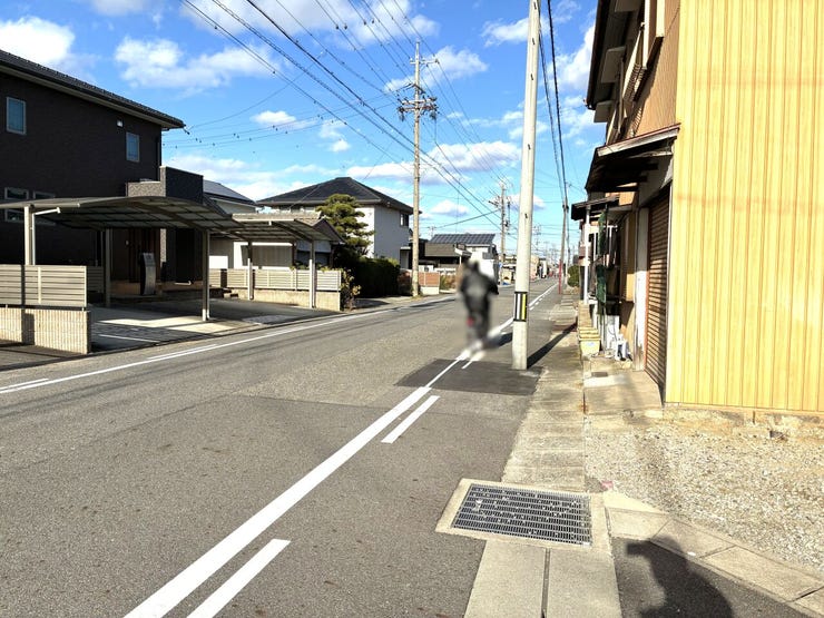 広々とした前面道路ですので出入りがしやすいです!