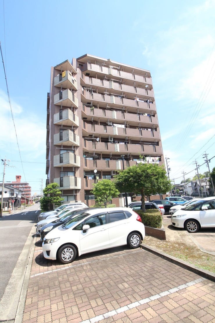 【外観】
9階建てのマンション、8階部分となります。
周辺環境も充実しており住みやすい住環境です。