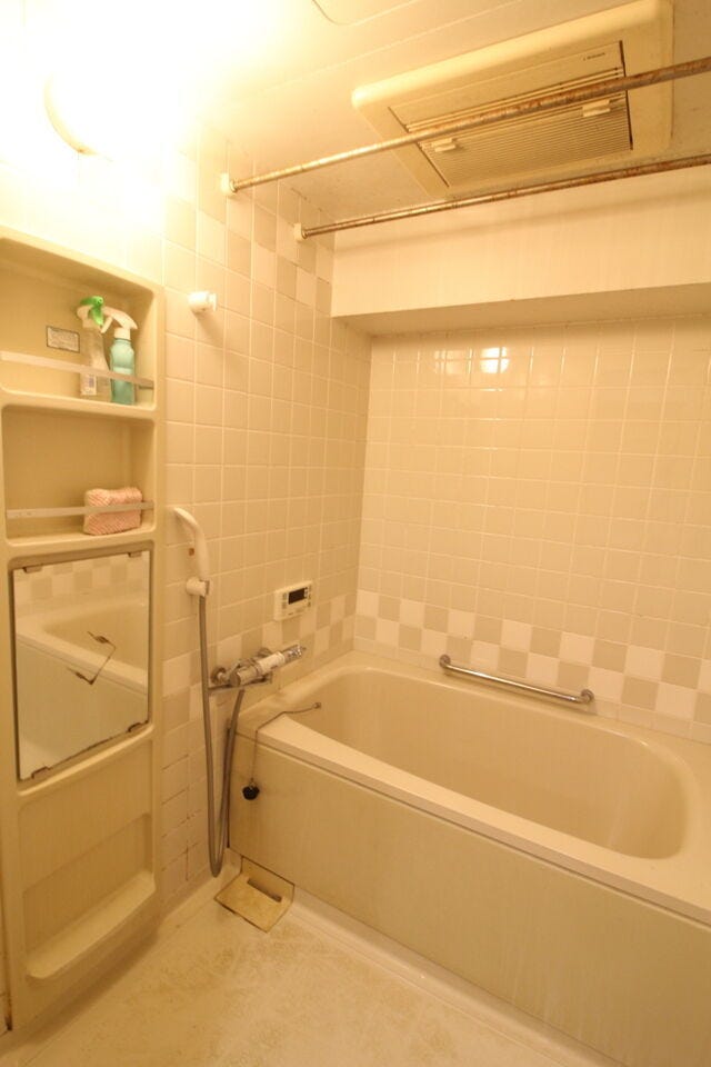 ゆったりと浴槽に浸かって一日の疲れを癒していただけます。