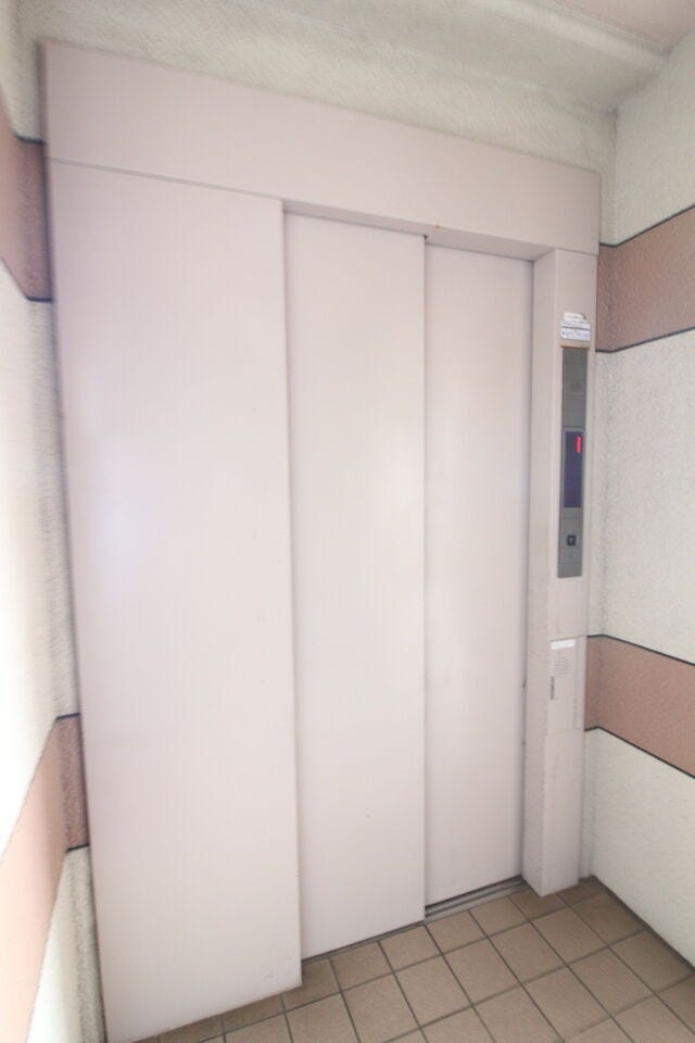 重たい荷物を運ぶ際もエレベーターがあるので楽々です!毎日のお買い物もエレベーターがあれば安心!