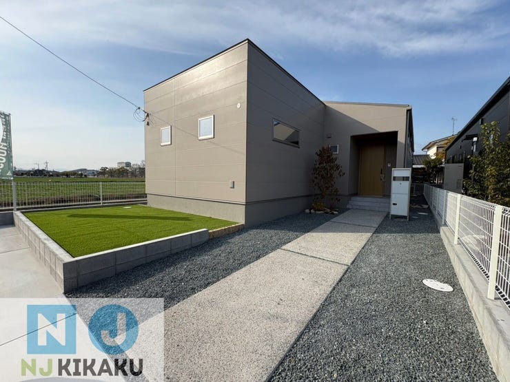 【外観】
モダンな雰囲気の外観が特徴的です!
3LDK+スタディルームの新築戸建てとなっています。