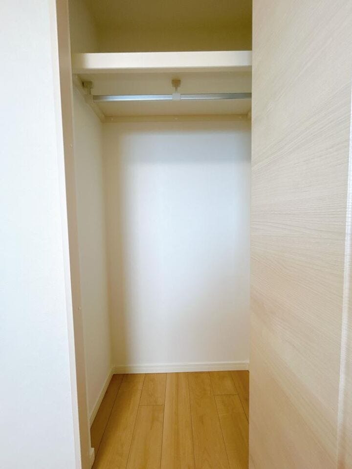 北西側4.5帖洋室収納