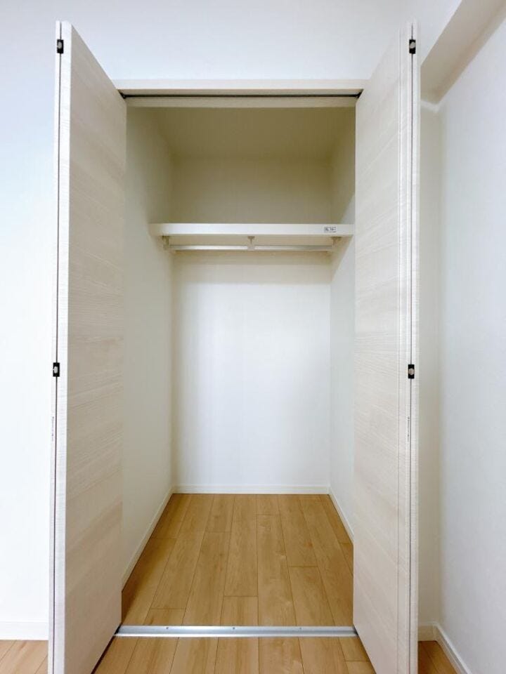 東側4.5帖洋室収納