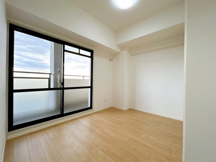 南西側4.6帖洋室