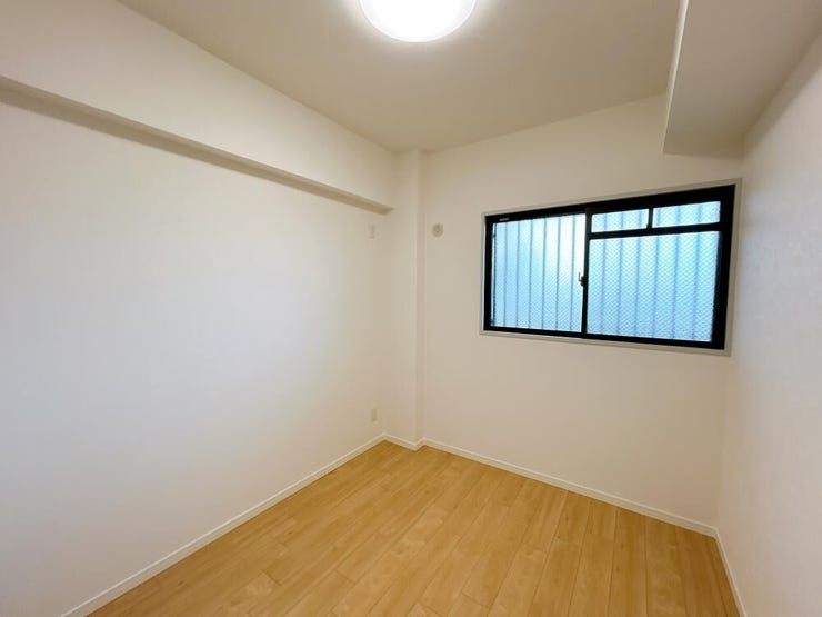 北西側4.5帖洋室