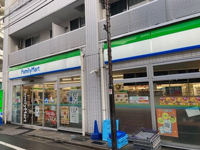 ファミリーマート南山堂千川駅前・・・徒歩1分(43m)