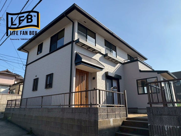 【外観】
閑静な住宅街の一角にあります♪
外壁・屋根塗装完了しました♪
スタイリッシュでかっこいい仕上がりになっています♪