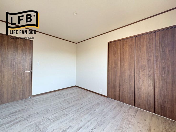 2階真ん中の洋室を別角度から♪クローゼットが付いています♪