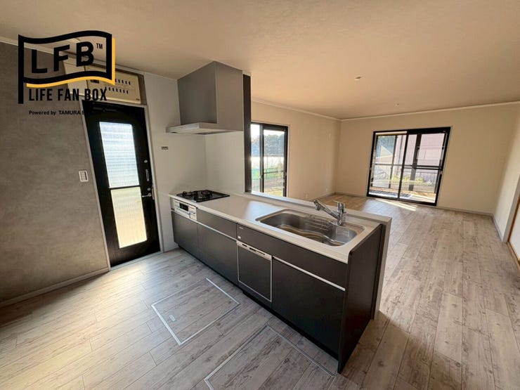 システムキッチンを新設しました♪お子様が居ても安心のリビングが見渡せるオープンキッチン♪食洗器付きで忙しい時に嬉しい♪