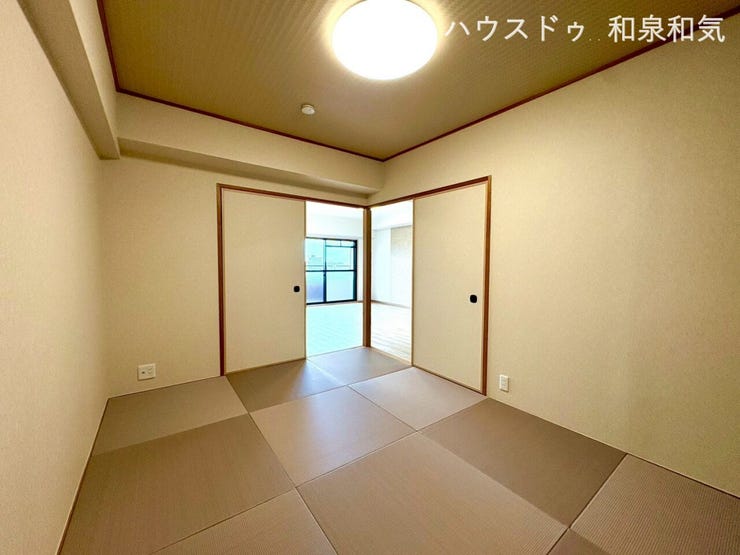 静けさと上品さが調和した和室。穏やかな時間が流れる、くつろぎのプライベートな空間です。