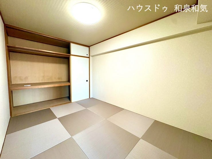 リビングと調和した落ち着きのある畳スペースです