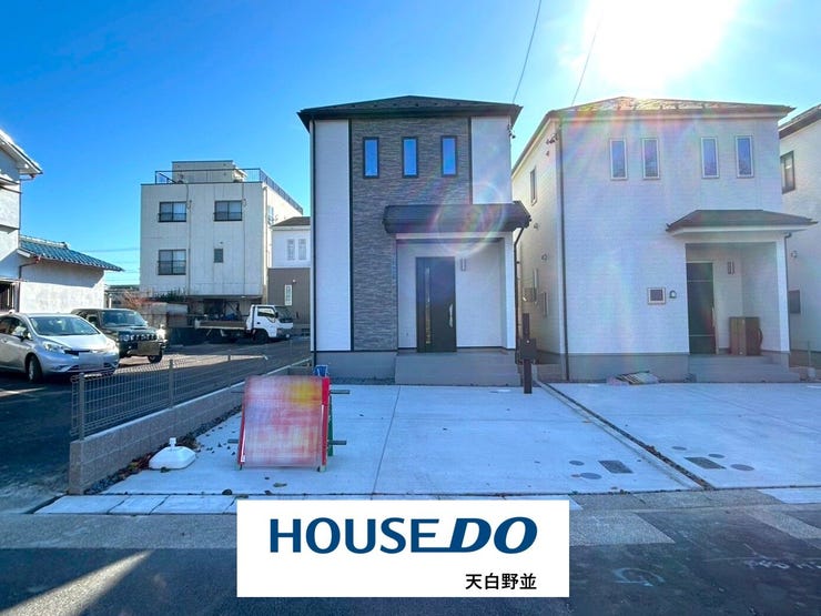 【外観】
■□C号棟□■
堂々完成!
内覧等をご希望の方は、お気軽にお問い合わせください♪