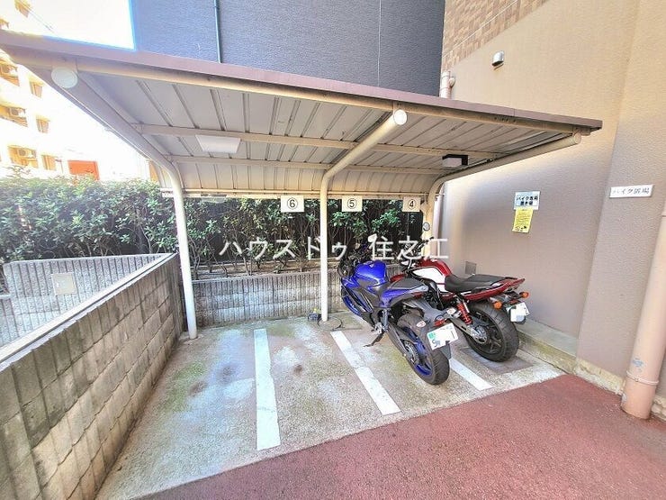 ★バイク置場。最新の空き状況の確認はお気軽にお申し付け下さい。
