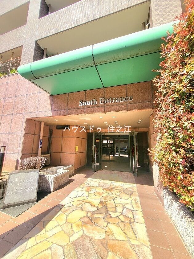 ★お洒落な印象のエントランス。大人の雰囲気を感じますね♪