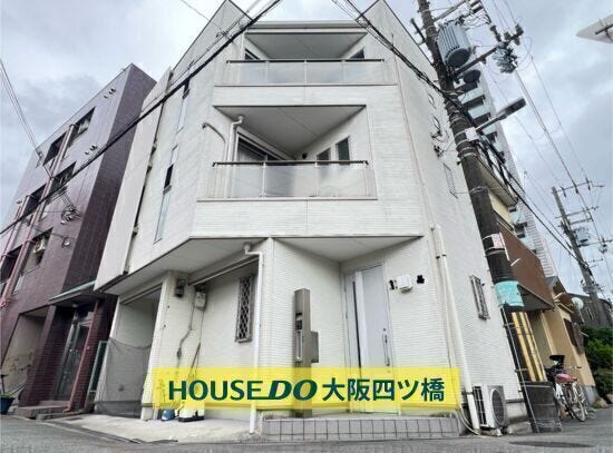 【外観】
人気の福島区★角地の住戸です。
白を基調とした外観がおしゃれで目をひきます!