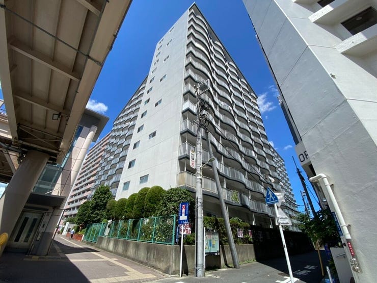 環七通りに面したエントランス。