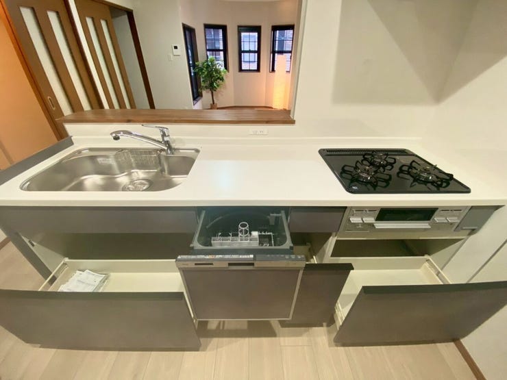 収納たっぷり
食洗器付き