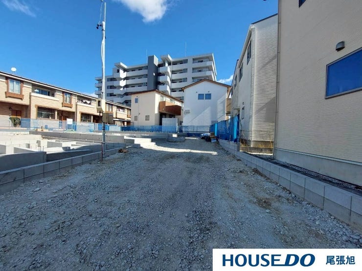 【駐車2台可能】車を2台所有している方には嬉しい、駐車スペースがしっかり確保された物件。来客時にも余裕を持って駐車できるため、家族や友人との時間ももっと楽しくなります。暮らしにゆとりが生まれますね。