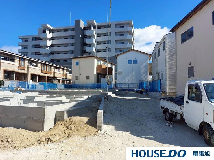 【陽当り良好】明るく暖かな光が差し込む家で、毎日が元気にスタート。南向きや開放的な窓からの自然光がたっぷりと室内に届き、季節を問わず温かみのある空間が広がります。家族全員が心地よく暮らせる住まいです。