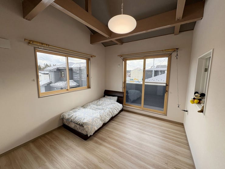 室内(2026年1月)撮影
◎本日案内可能◎
7.5帖の洋室は勾配天井のため、お部屋を広く開放的に感じられます♪