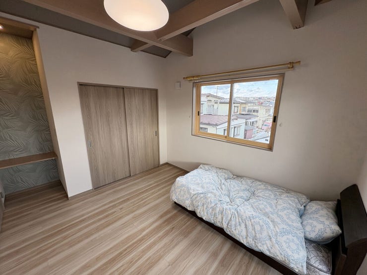 室内(2026年1月)撮影
◎本日案内可能◎
収納横のカウンターは、ディスプレイスペースやデスクとして活用できます!