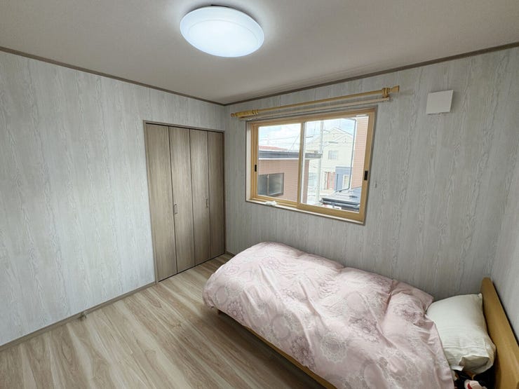 室内(2026年1月)撮影
◎本日案内可能◎
フローリングは、カーペットや畳のように汚れが繊維に入り込んでしまうことがないため、お掃除が楽チンです♪