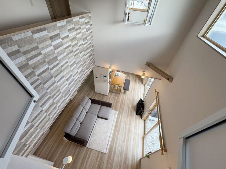 室内(2026年1月)撮影
◎本日案内可能◎
吹抜は2階とのつながりが感じられるため、異なる階にいても家族の気配を感じることができます♪