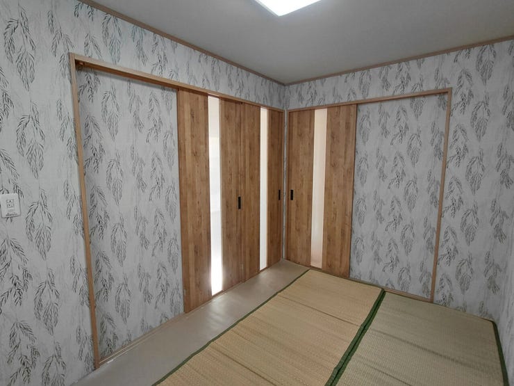 室内(2026年1月)撮影
◎本日案内可能◎
華やかなクロスが素敵な和室です♪採光ドアのため、昼間はリビングからの自然光をやわらかく取り込みつつも、プライベートな空間を保つことができます!