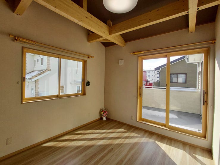 室内(2026年1月)撮影
◎本日案内可能◎
ベージュやブラウンで統一されているため、より木のあたたかみが感じられ、心がほっとする空間です♪