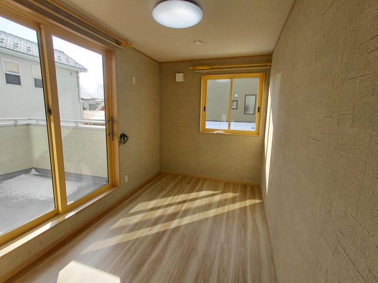 室内(2026年1月)撮影
◎本日案内可能◎
二方角に窓が設けられているため、窓を開けると空気の通り道ができて風通しが良く換気がしやすいです♪