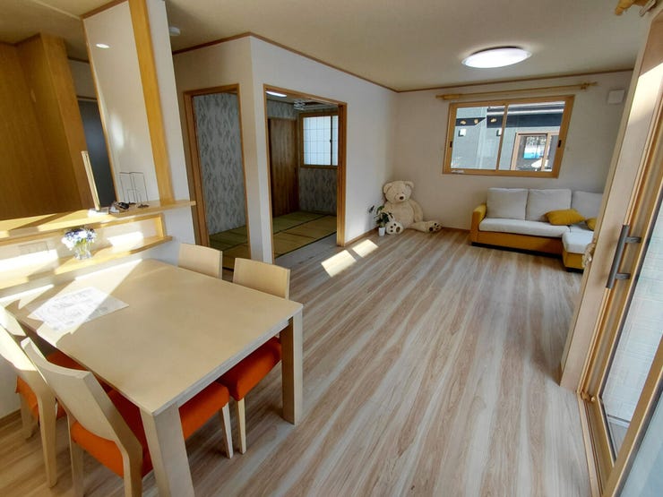 室内(2026年1月)撮影
◎本日案内可能◎
和室は出入り口が2箇所あるため、LDKのどこにいても和室にいるご家族の様子を見守ることができて安心ですね♪