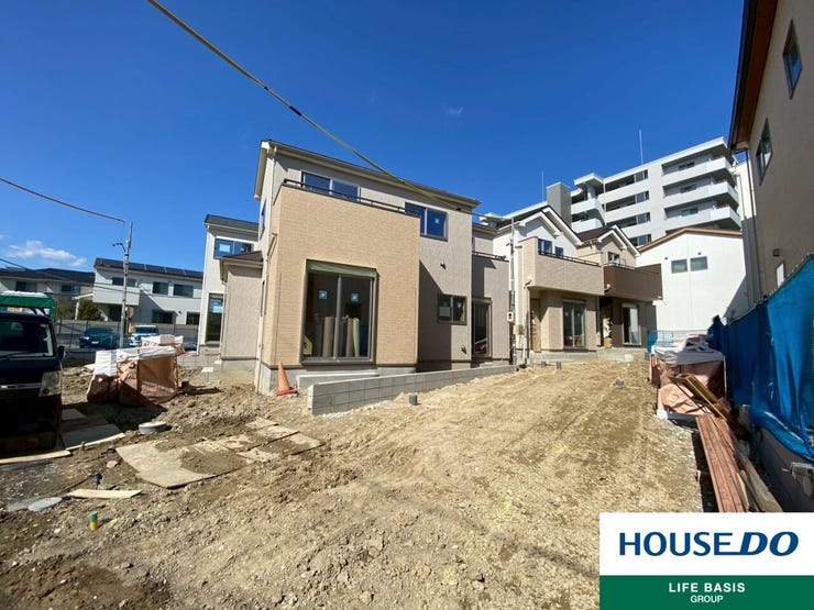 【駐車3台可能】車を3台所有している方には嬉しい、駐車スペースがしっかり確保された物件。来客時にも余裕を持って駐車できるため、家族や友人との時間ももっと楽しくなります。暮らしにゆとりが生まれますね。