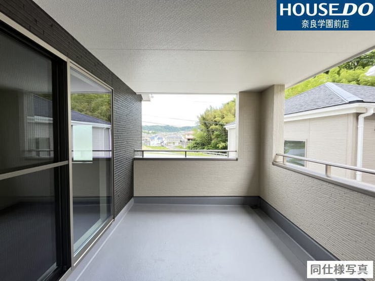 雨の日でも安心して洗濯物が干せる、屋根付きのインナーバルコニー。