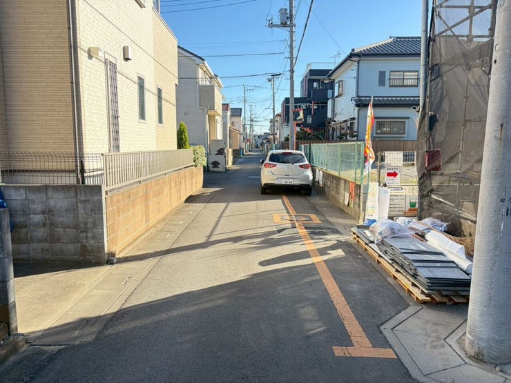 ◇売却査定相談◇
「急な転勤」「相続による売却」「金銭的な理由」など住まいの売却をそれぞれです。
仲介はもちろんのこと、弊社独自のネットワークで買取案件もご相談できます!