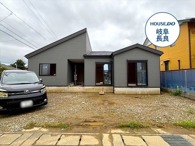 【外観】
JR東海道本線「穂積」駅、徒歩32分
岐阜バス「OKBふれあい会館」停、徒歩8分
小学校:市橋小学校
中学校:精華中学校