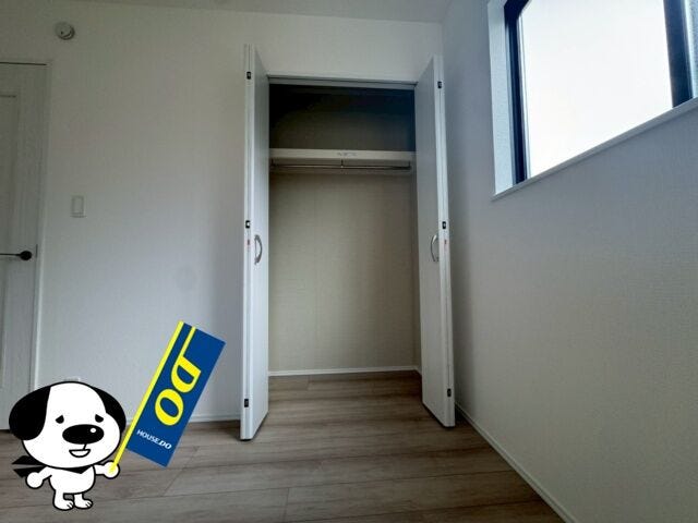 クローゼットは収納力があり、家具をお部屋に置かなくても片付けが出来、お部屋を広く使えますね。