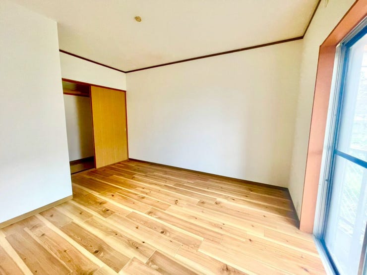 明るい光が入る洋室で、毎日の暮らしがより快適に。