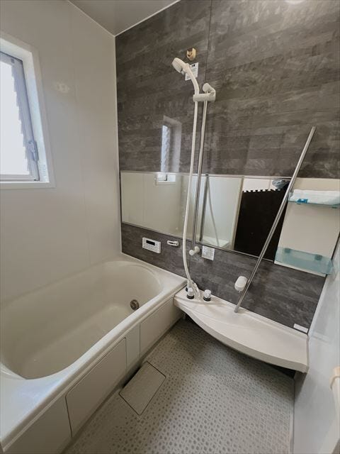 あたたかいお湯にじっくりつかることでその日の疲れはその日のうちに。気分で入浴剤を変えてみるのもいいリフレッシュになりそうですね。