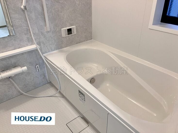 ゆったりサイズのお風呂は一日の疲れを癒やしてくれます!機能的でお手入れもしやすく、きれいに保てます!