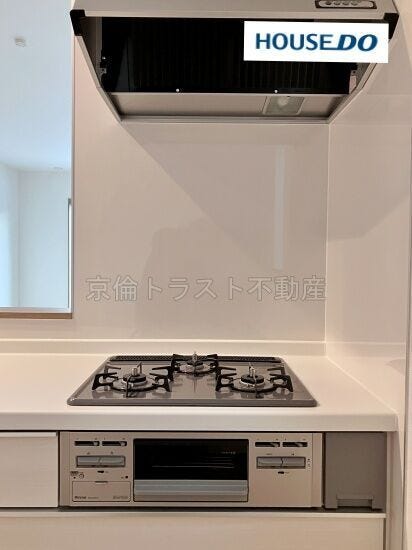 定番の深型レンジフードです。風量は弱・強の2段切り替え。静音性にも優れています。